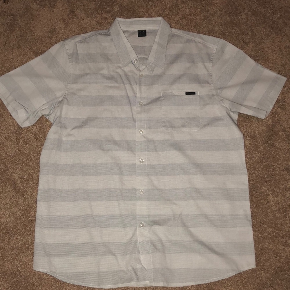 Men’s Oakley shirt